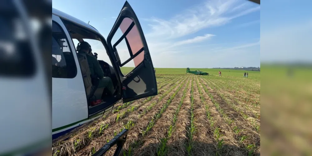 Avião monomotor aterrissou no interior de uma propriedade rural