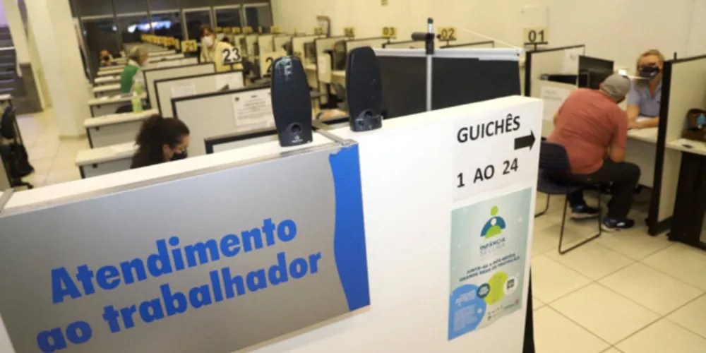 As 216 Agências do Trabalhador do Paraná disponibilizam 4.483 vagas com carteira assinada em diversas empresas do Paraná.