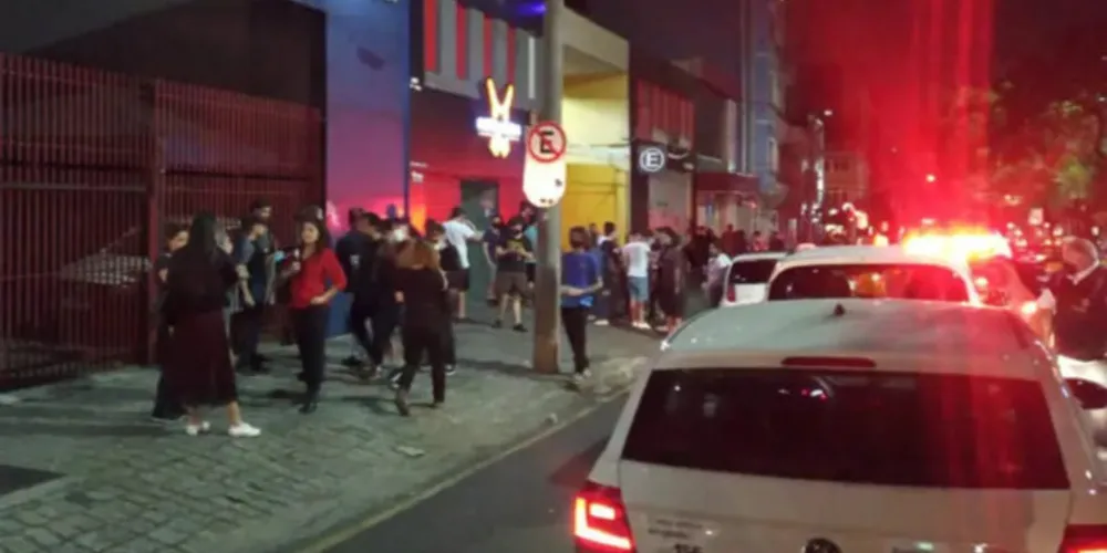 No total 13 pontos comerciais foram fechados e mais de 2,2 mil pessoas dispersadas.