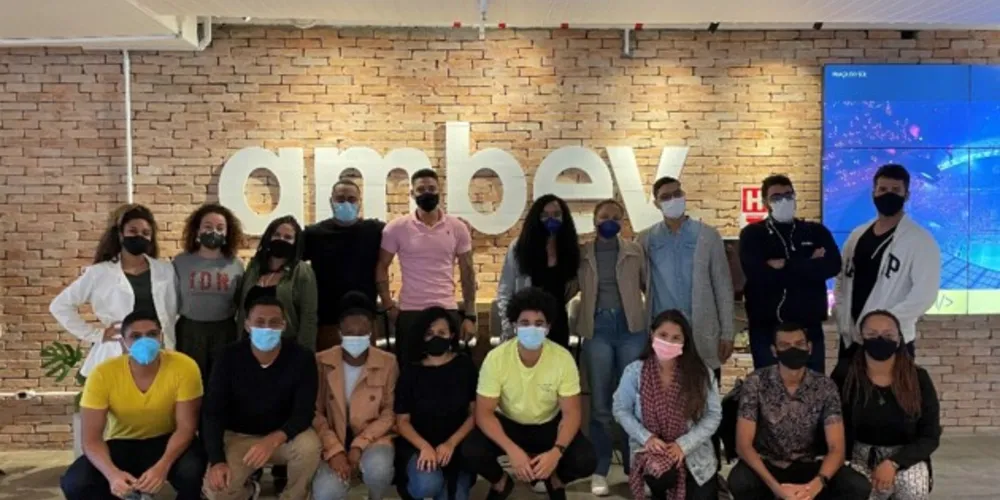 Vagas são para pessoas negras; Oportunidades serão apresentadas na 4ª edição do programa De Portas Abertas, que acontece nos dias 30 de outubro e 06 de novembro, 100% online e gratuito