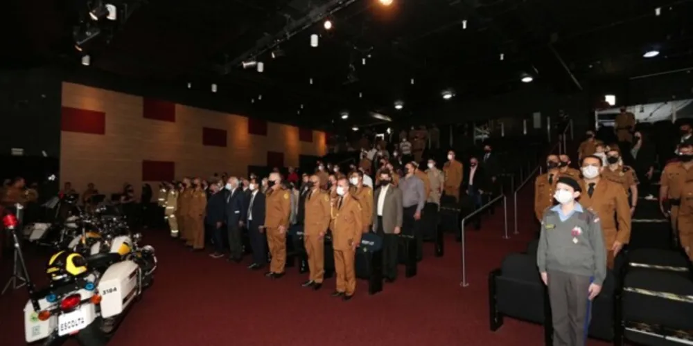 Para comemorar 57 anos, o Batalhão de Polícia Rodoviária (BPRv) promoveu nesta quarta-feira (27) uma solenidade militar no Museu Oscar Niemeyer, em Curitiba, com entrega de medalhas Mérito Rodoviário. Para o vice-governador Darci Piana, agraciado com a medalha, esse é um momento importante, não só para a Polícia Militar, mas para a sociedade paranaense