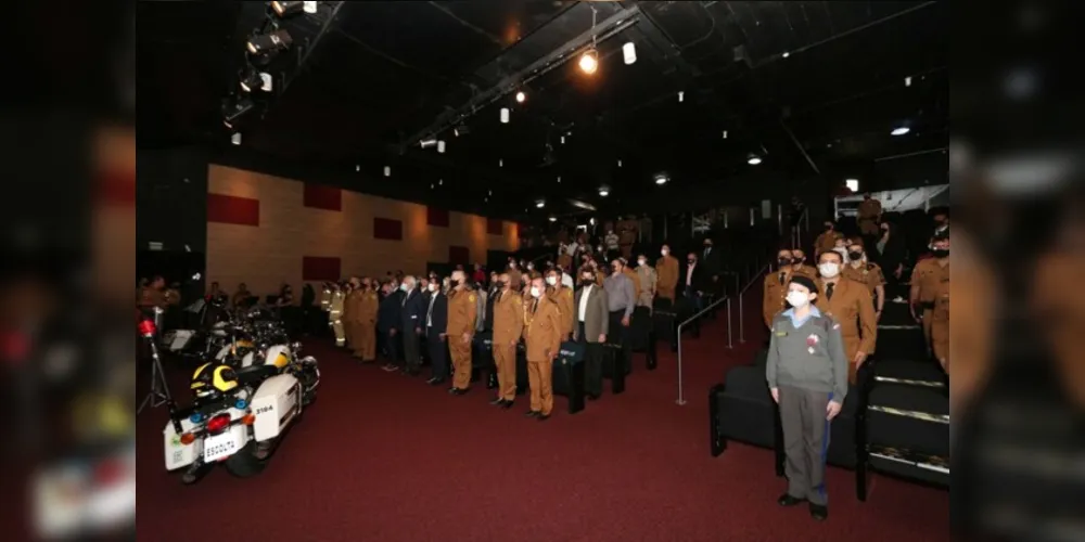 Para comemorar 57 anos, o Batalhão de Polícia Rodoviária (BPRv) promoveu nesta quarta-feira (27) uma solenidade militar no Museu Oscar Niemeyer, em Curitiba, com entrega de medalhas Mérito Rodoviário. Para o vice-governador Darci Piana, agraciado com a medalha, esse é um momento importante, não só para a Polícia Militar, mas para a sociedade paranaense