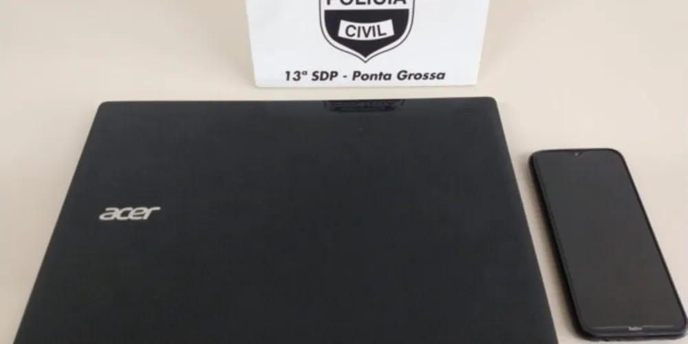 Foram apreendidos dispositivos informáticos que podem ter sido utilizados para a prática do crime