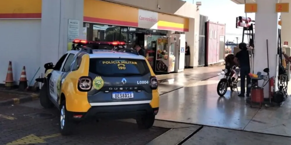 Após a ação atrapalhada, suspeito fugiu e deixou o companheiro de crime baleado no local.