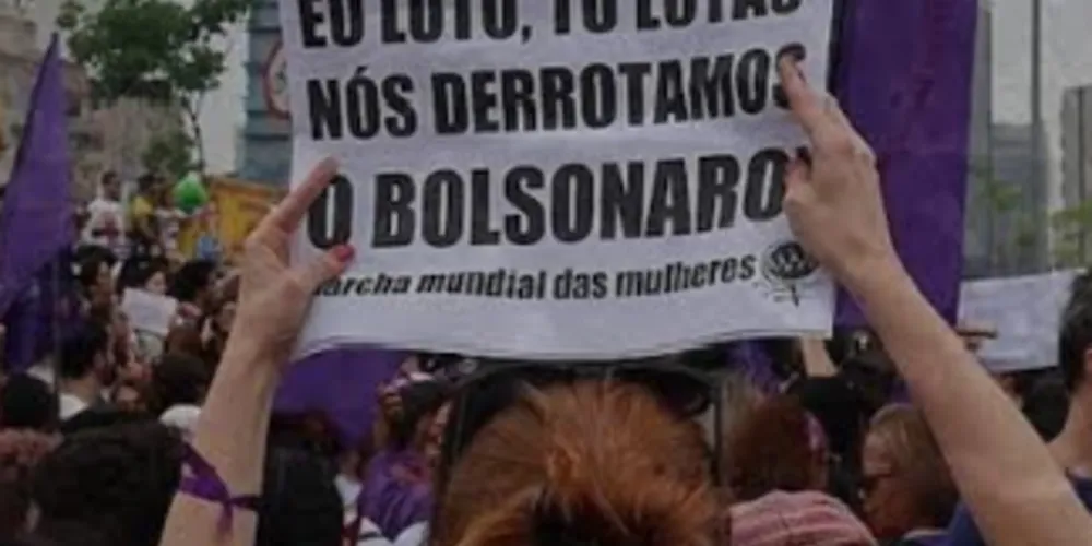 Ato será referente ao veto do presidente na Lei da Saúde Menstrual e acontece neste domingo (17)