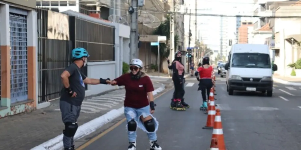 Participantes do projeto com patins 