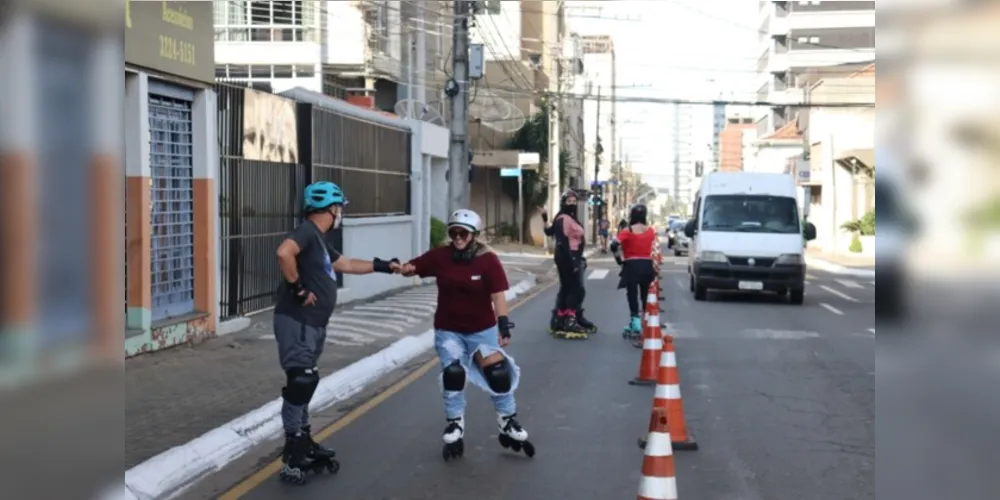 Participantes do projeto com patins 