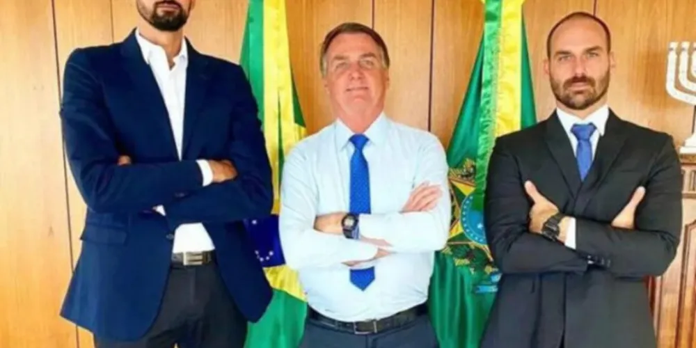 Declaradamente bolsonarista, Maurício já fez uma série de postagens homofóbicas nas redes sociais.