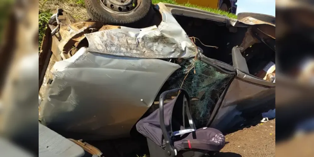 Cadeirinha salva vida de bebê de um ano em grave acidente