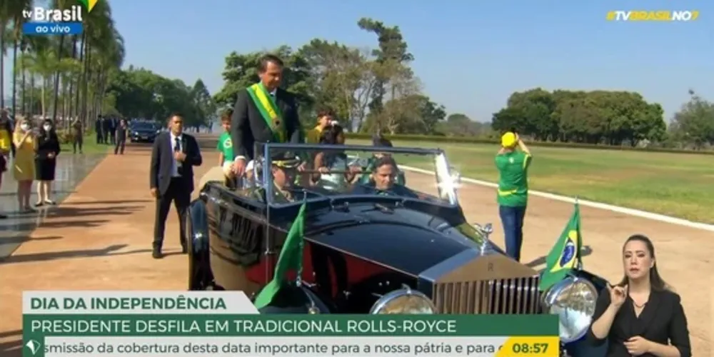 O presidente chegou para o evento em carro aberto, acompanhado da primeira-dama, Michelle, e de algumas crianças