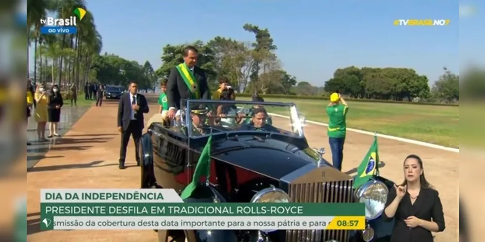 O presidente chegou para o evento em carro aberto, acompanhado da primeira-dama, Michelle, e de algumas crianças