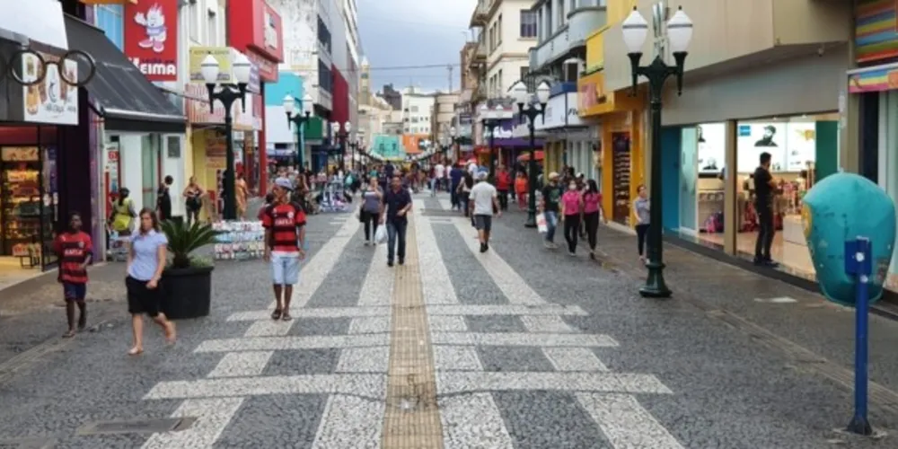 Comércio funcionará das 13h às 19h, em Ponta Grossa.