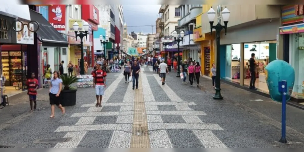 Comércio funcionará das 13h às 19h, em Ponta Grossa.