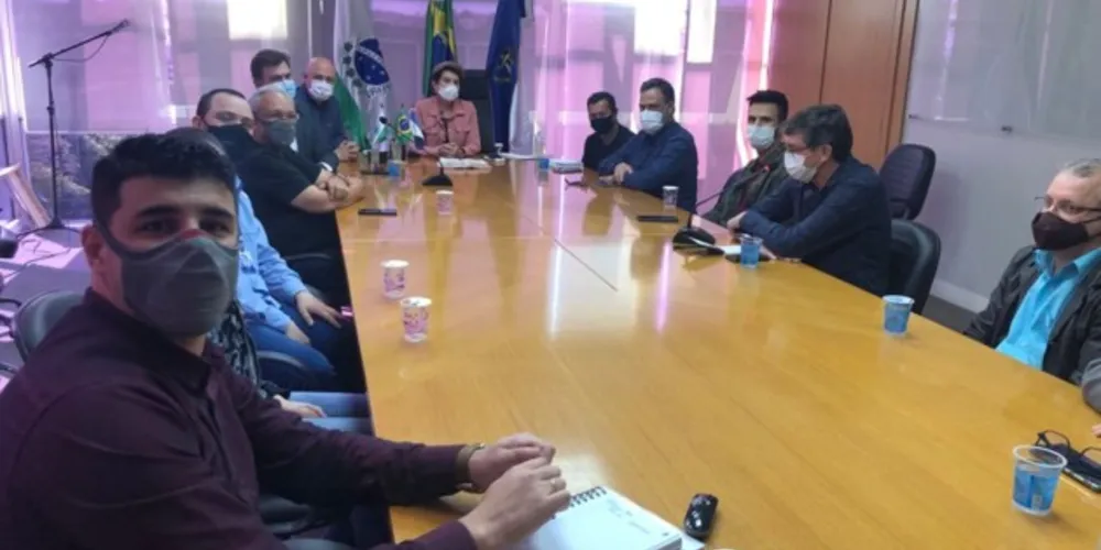 Comissão Especial de Estudos e Projetos de Transporte Coletivo se econtrou com a prefeita Elizabeth Schmidt com a missão de avaliar e definir um novo modelo de contrato e serviço do transporte público coletivo