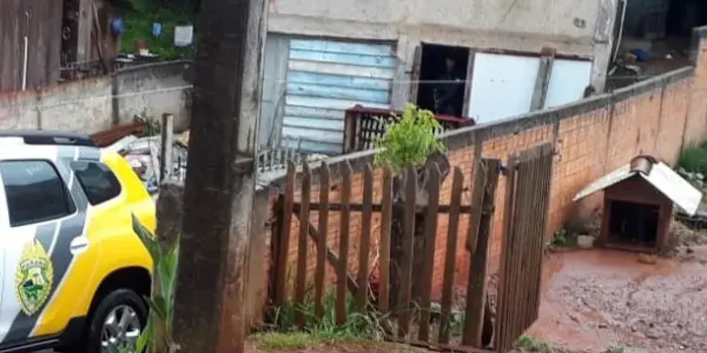 Três pessoas foram presas; grupo pertenceria a uma facção criminosa e estaria firmando ponto há pouco tempo no local.