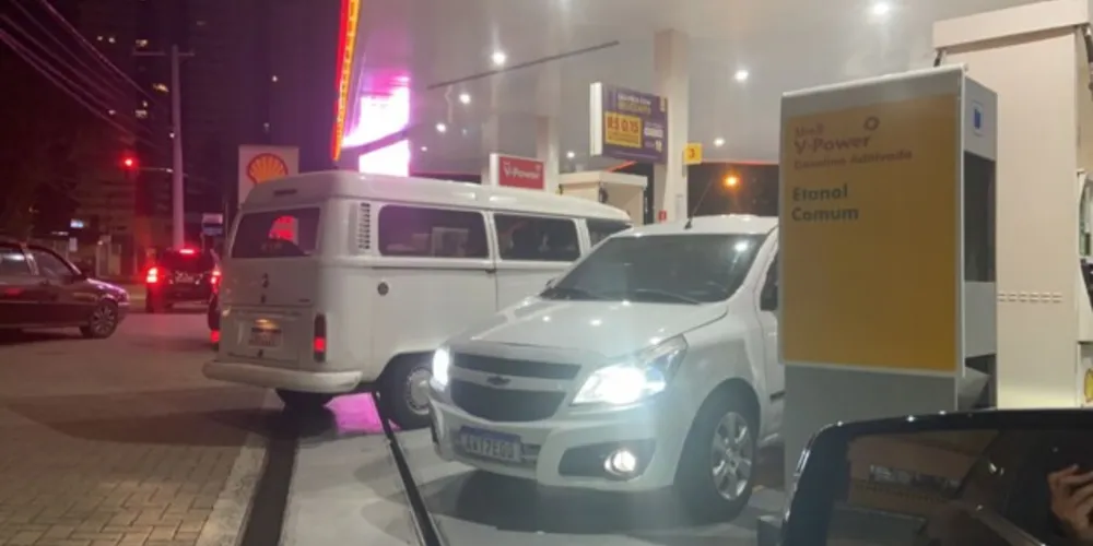 Postos em Ponta Grossa registram alto movimento na noite desta quarta-feira
