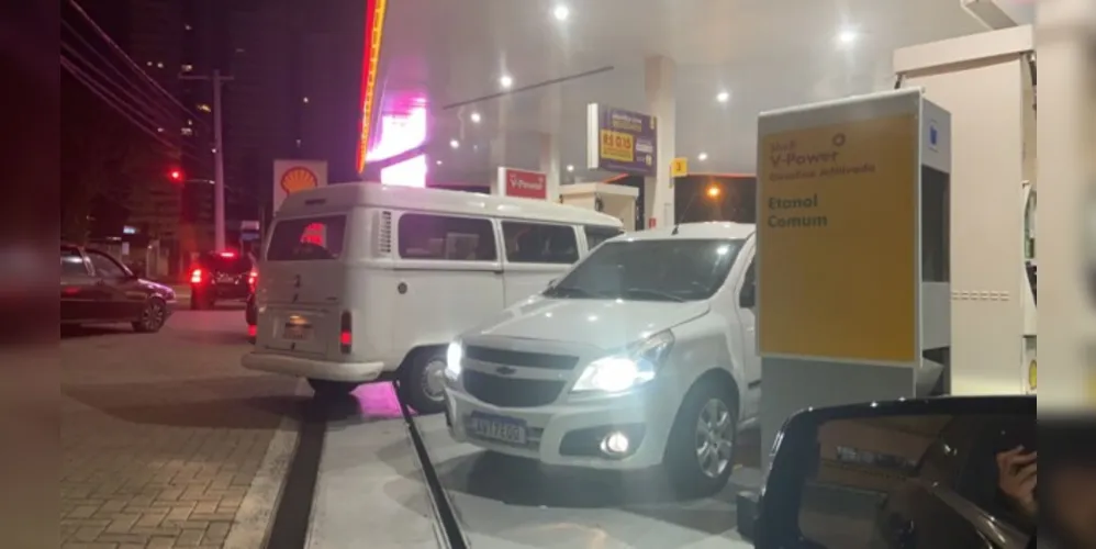 Postos em Ponta Grossa registram alto movimento na noite desta quarta-feira