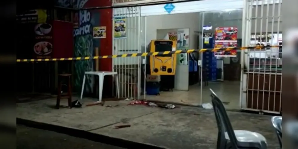 Suspeito atirou contra o dono do estabelecimento após ele se recusar a servir uma bebida ao homem