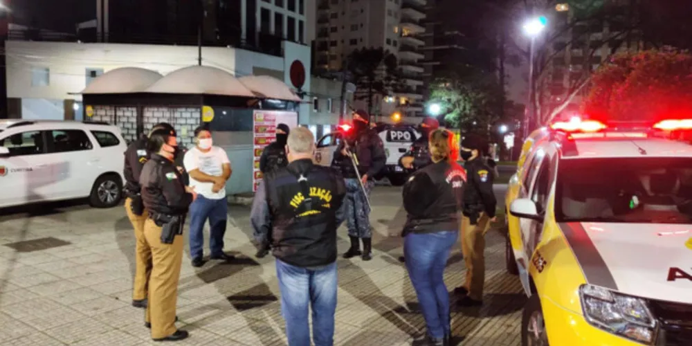 Um dos pontos, no bairro Jardim das Américas, um estabelecimento comercial foi autuado pelos agentes municipais em R$ 100 mil.