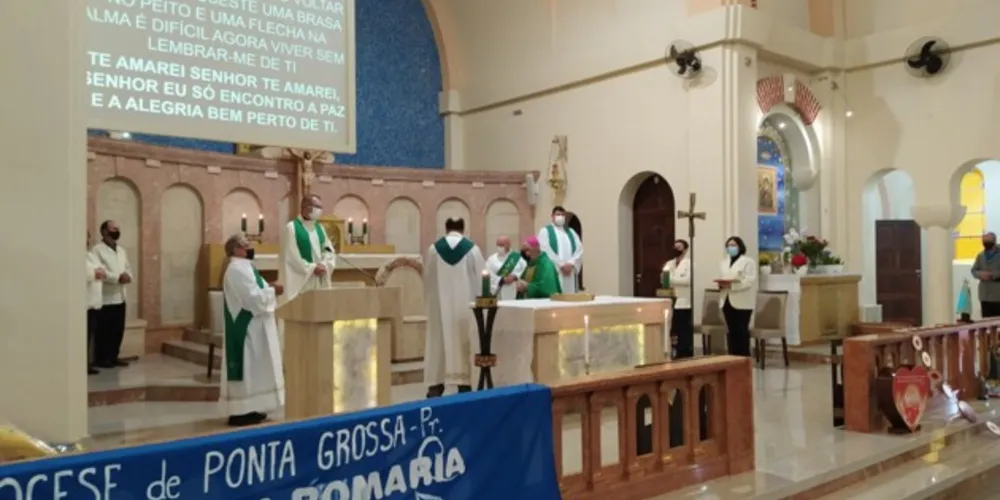 Dom Sergio celebrou a missa de encerramento.