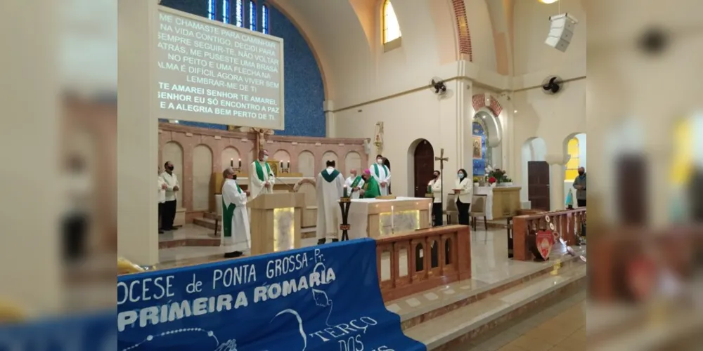 Dom Sergio celebrou a missa de encerramento.