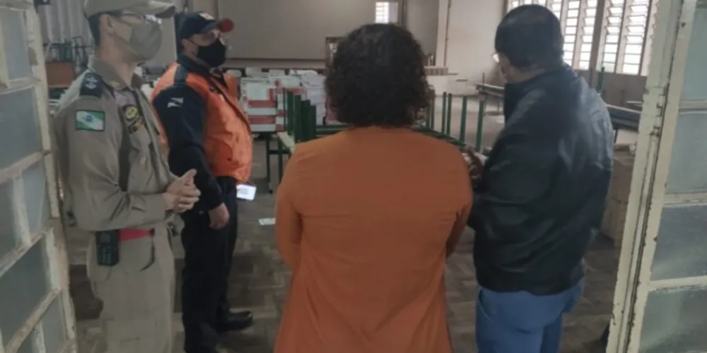Corpo de Bombeiros e Defesa Civil inspecionaram o colégio
