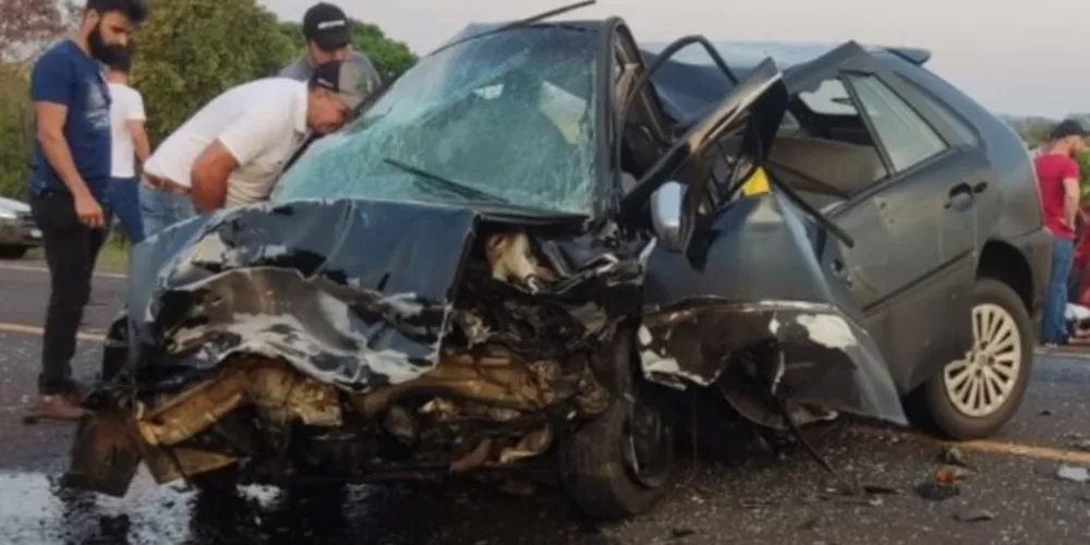 Grave acidente na PR-281, em São Jorge d'OPeste (PR), deixou quatro pessoas mortas, sendo uma recém-nascida e uma criança. 