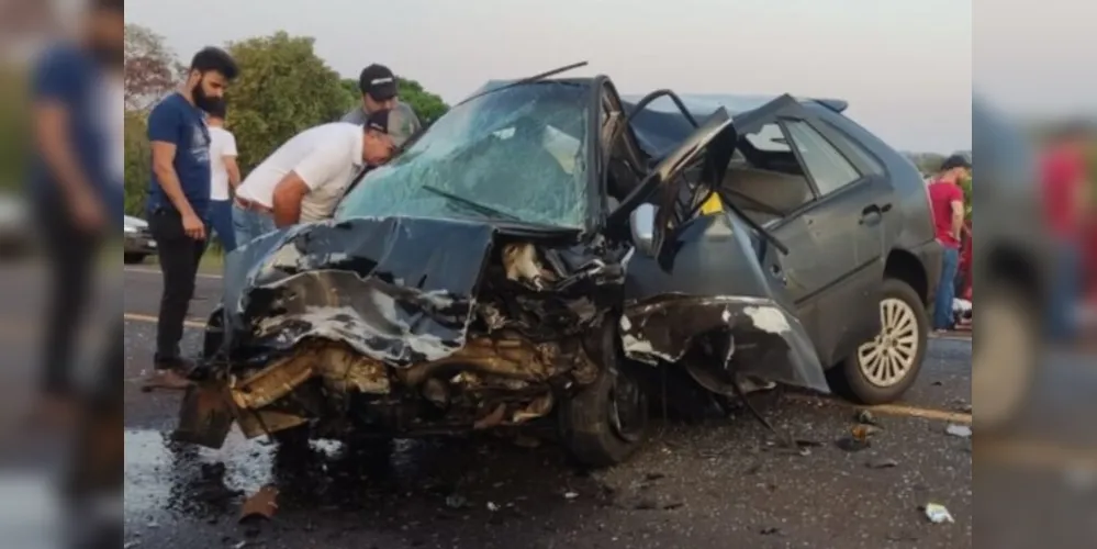 Grave acidente na PR-281, em São Jorge d'OPeste (PR), deixou quatro pessoas mortas, sendo uma recém-nascida e uma criança. 