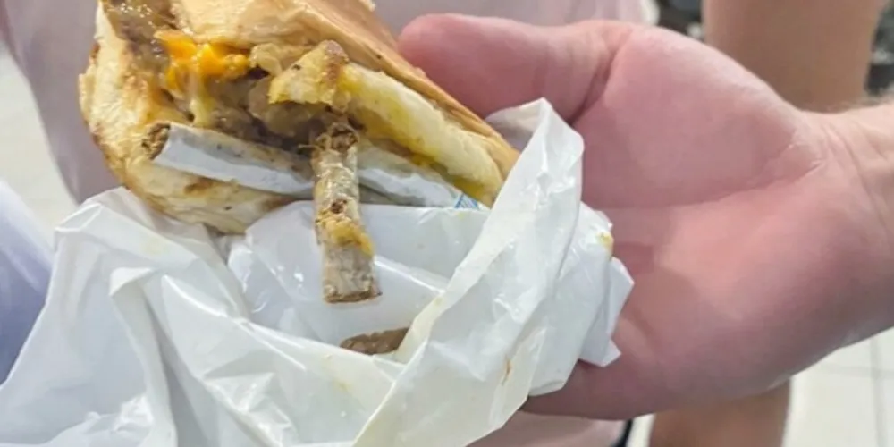  Estabelecimento devolveu o dinheiro e também deu um novo lanche a ele