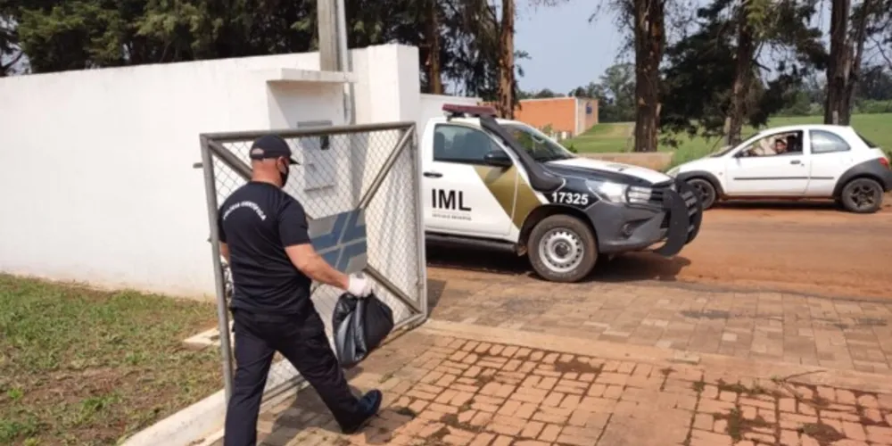 Feto foi achado na manhã desta terça-feira