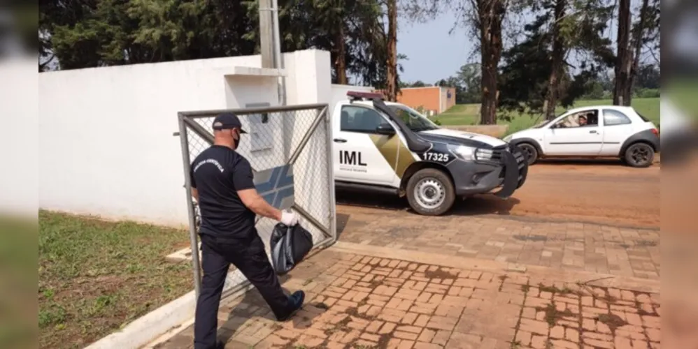 Feto foi achado na manhã desta terça-feira
