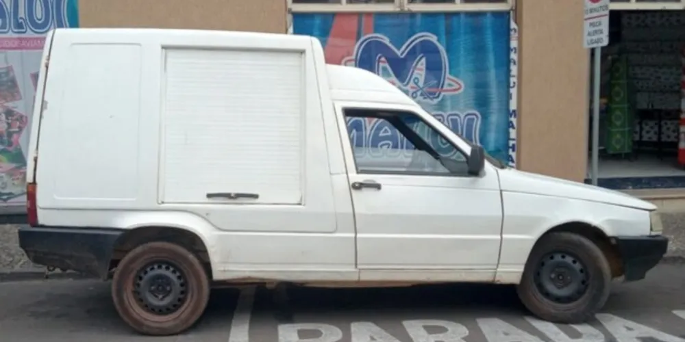 Fiat Fiorino foi apreendido na Rua Visconde de Nácar