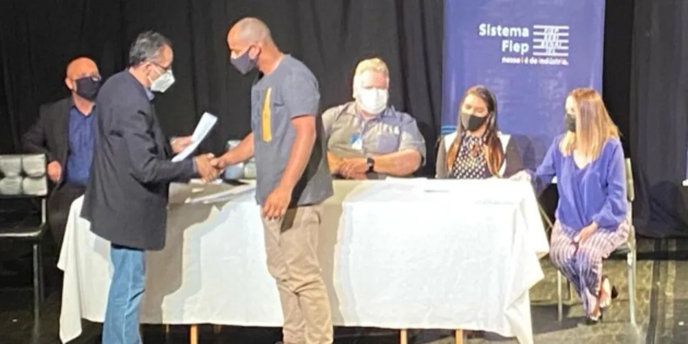 Prefeitura realiza formatura de curso de Mecânica Automotiva