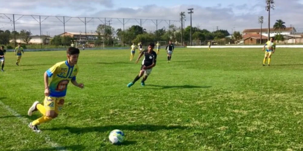 Carambei sedia jogos no final de semana
