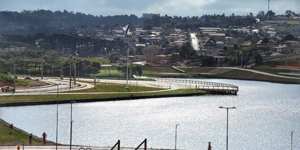 Parque se torna um dos principais cartões-postais de Ponta Grossa. Avenida Carlos Cavalcanti também recebeu melhorias