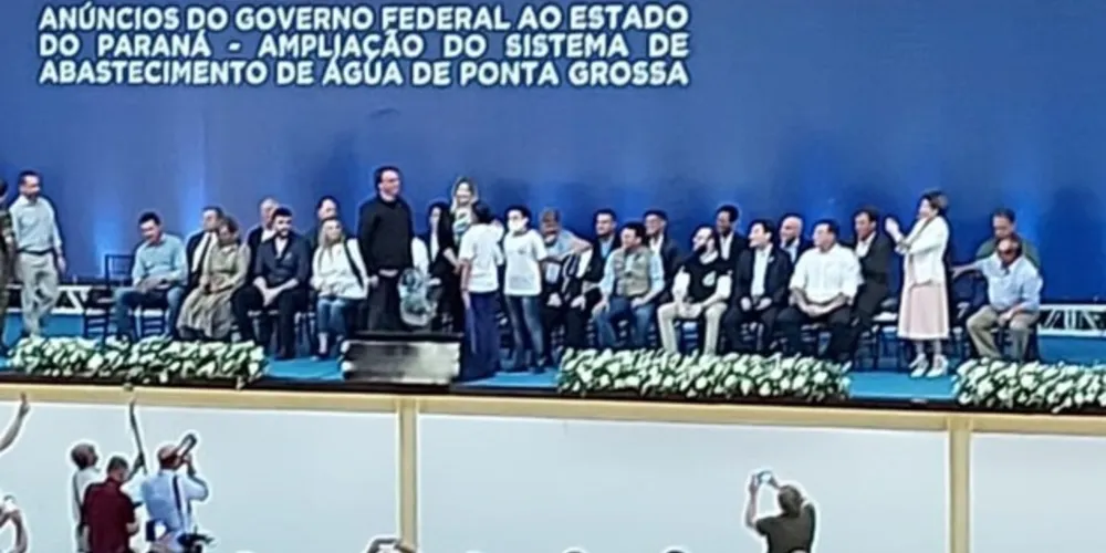 Presidente segue discursando em Ponta Grossa