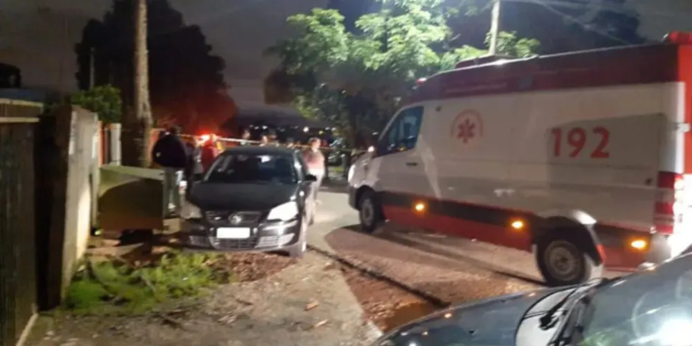 O homem foi arrastado por 50 metros e o atingiram com cerca de três tiros.