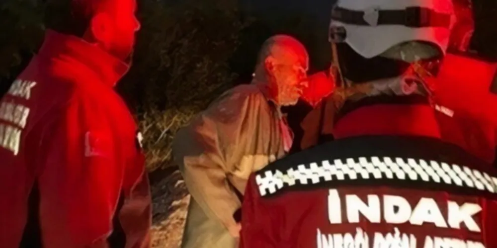 Ao ouvir seu nome ser falado pelas equipe de buscas, o homem afirmou: “Estou bem aqui”