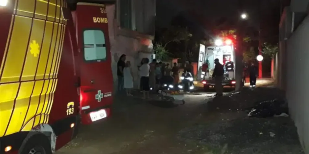Mãe e filho ficaram feridos e foram encaminhados ao hospital, o jovem em estado grave.
