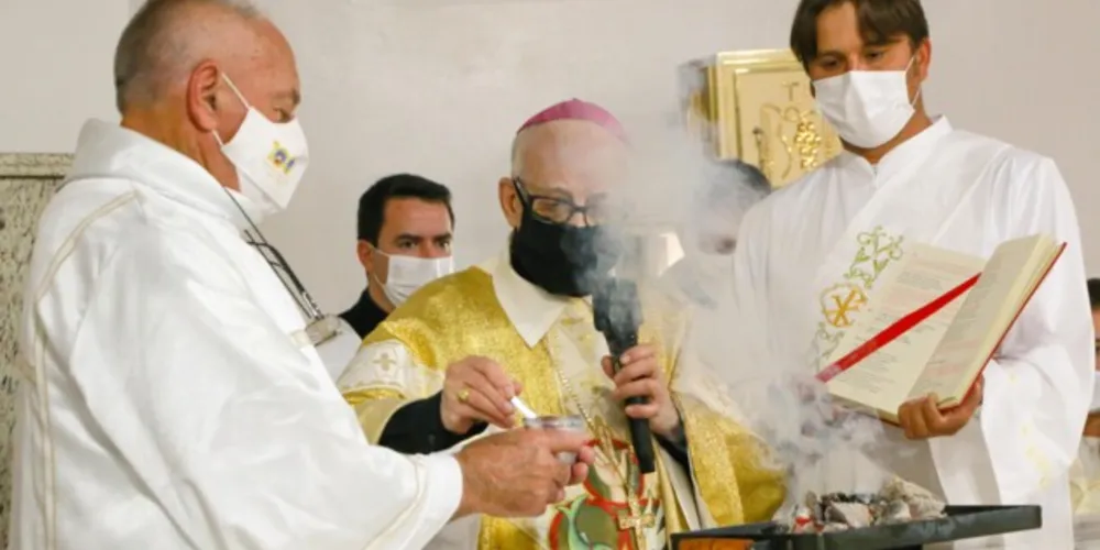 Dom Sergio fez a dedicação da igreja matriz
