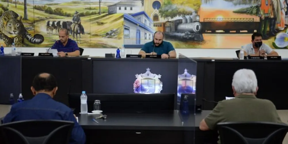 Câmara Municipal avalia proposta para construção de ciclovia. Revitalização de praças públicas fomenta discussões