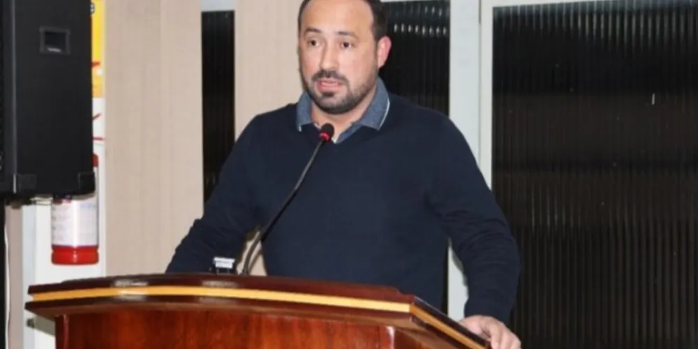 Prefeito Henrique Carneiro esteve na Câmara municipal nesta semana