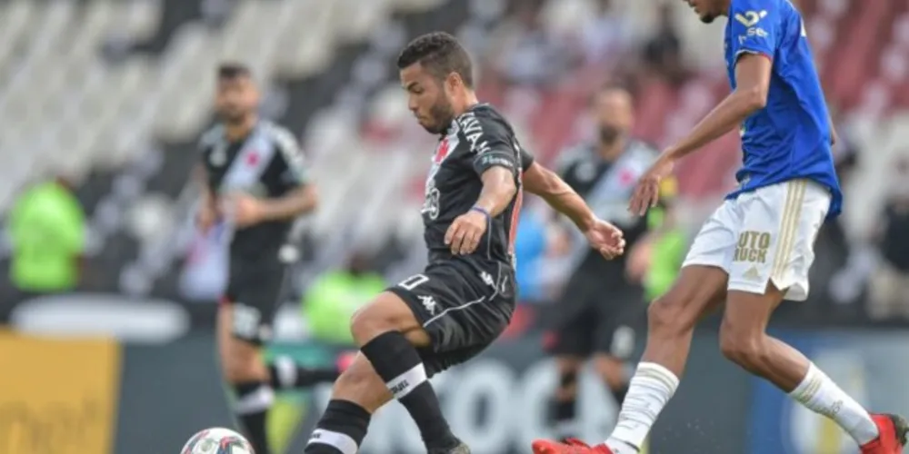 O primeiro tempo teve boas chances para os dois lados em São Januário