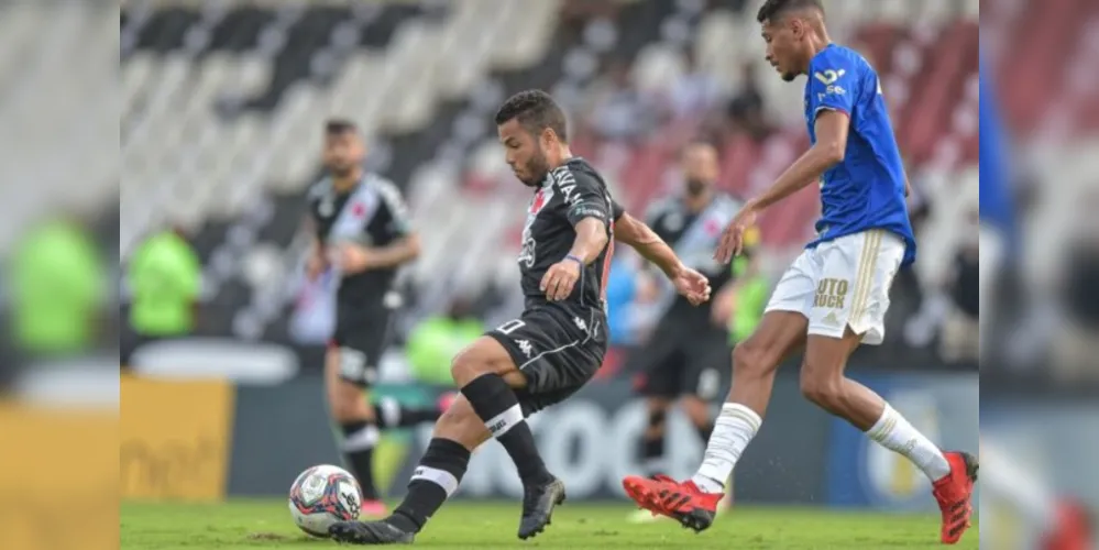 O primeiro tempo teve boas chances para os dois lados em São Januário
