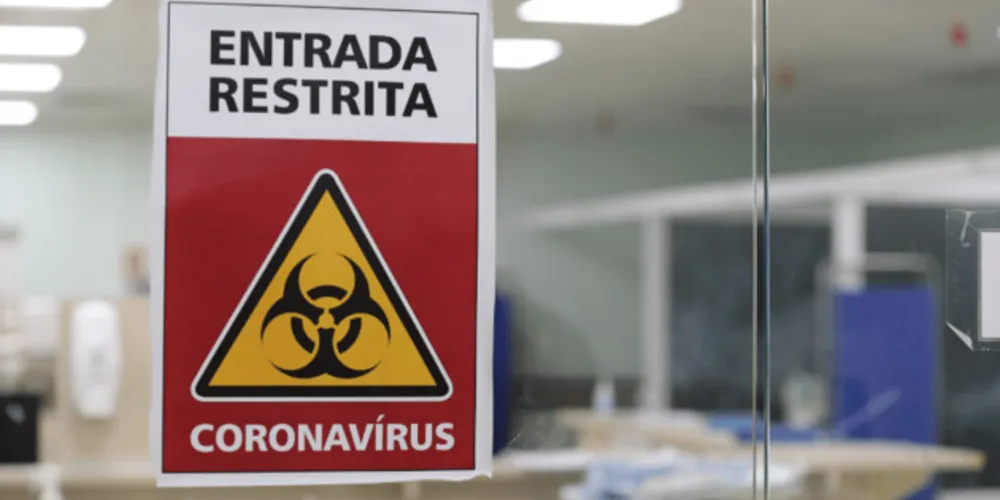 Os dados acumulados do monitoramento da Secretaria estadual da Saúde mostram que o Paraná soma 1.553.471 casos confirmados e 40.366 mortos pela doença