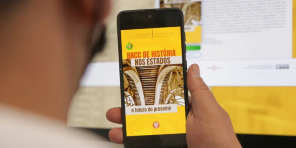 A obra é resultado do que foi produzido em 2020, no Seminário Nacional Ciclo de Debates BNCC de História