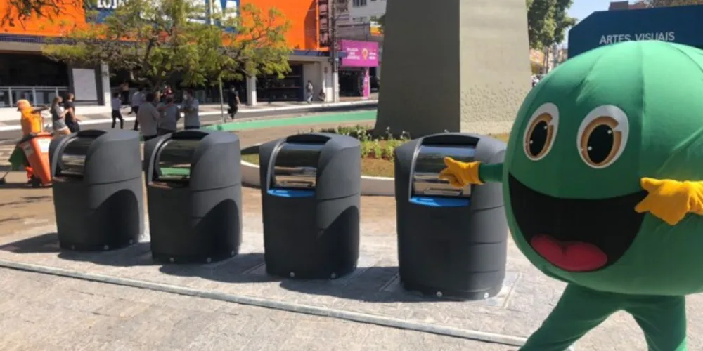 Estrutura tem capacidade de dois mil litros para resíduos orgânicos e dois
mil litros para resíduos recicláveis; coleta ocorrerá diariamente