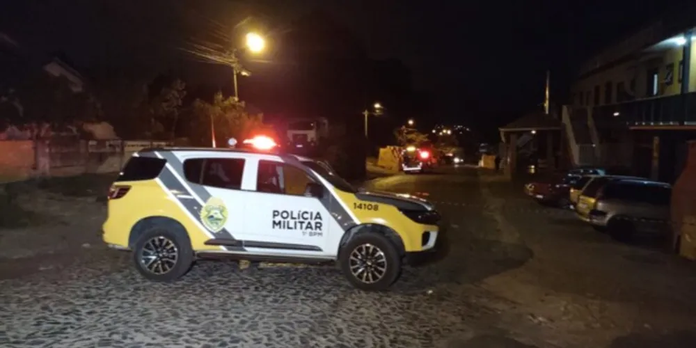 O corpo foi levado ao Instituto Médico Legal de Ponta Grossa. 