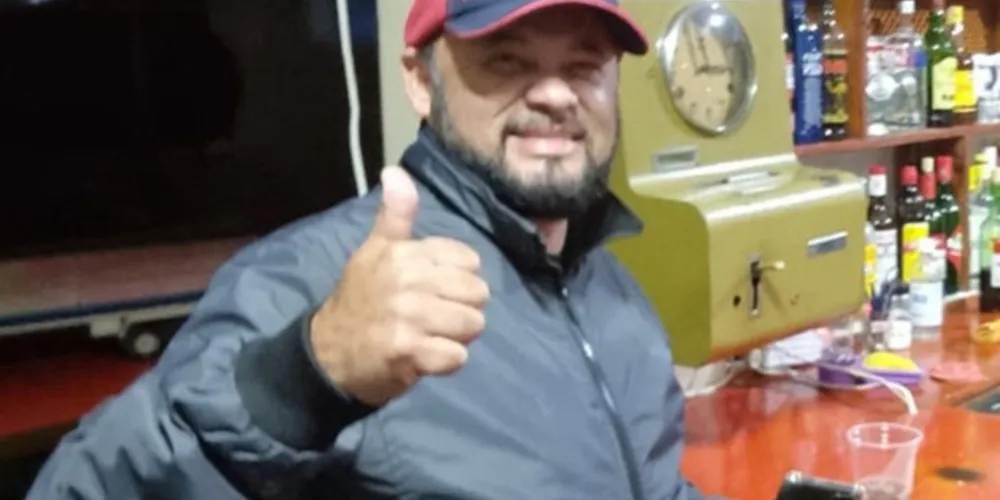 Homem de 41 anos foi morto a golpes de faca após tentar o salvar o pai em uma discussão dentro de uma hamburgueria