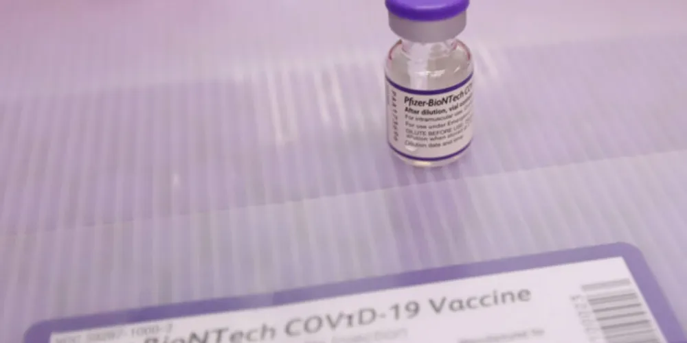 As novas vacinas chegaram na noite de terça-feira e serão distribuídas nesta quarta-feira para as Regionais de Saúde.